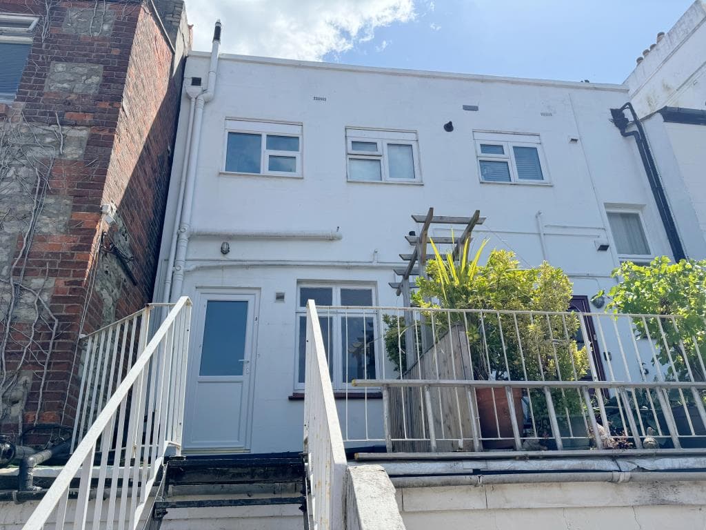 Two-Bedroom Town Centre Maisonette For Investment Or Owner Occupation