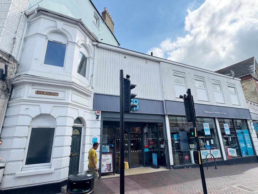 Lot 152 - Two-Bedroom Town Centre Flat For Investment Or Owner Occupation
