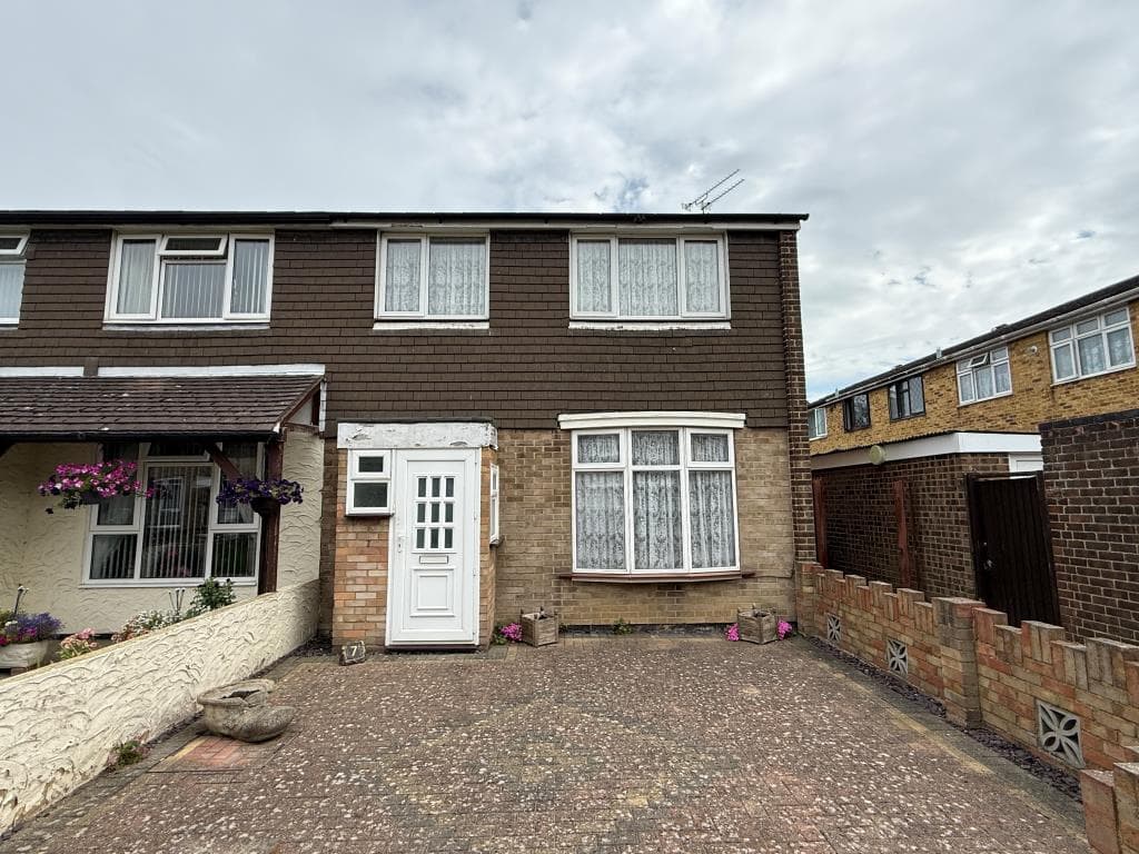 Lot 81 - End-Terrace House Of Non-Traditional Construction