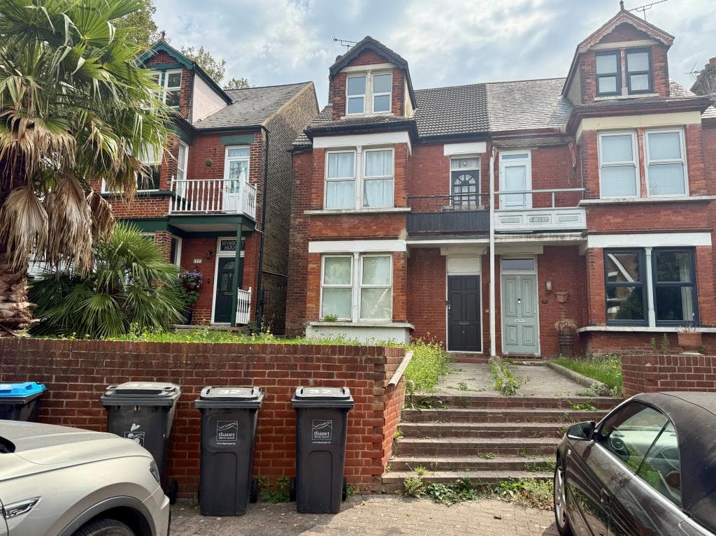 Lot 154 - Seven-Bedroom House Of Multiple Occupation