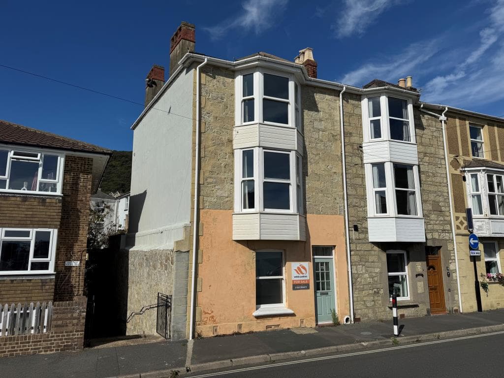 Four-Bedroom House For Improvement With Sea Views