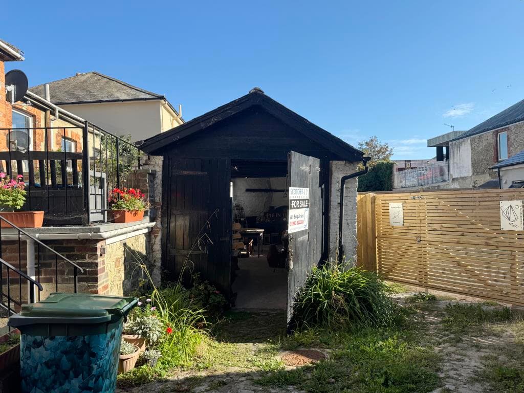 Freehold Town Centre Workshop/store With Potential