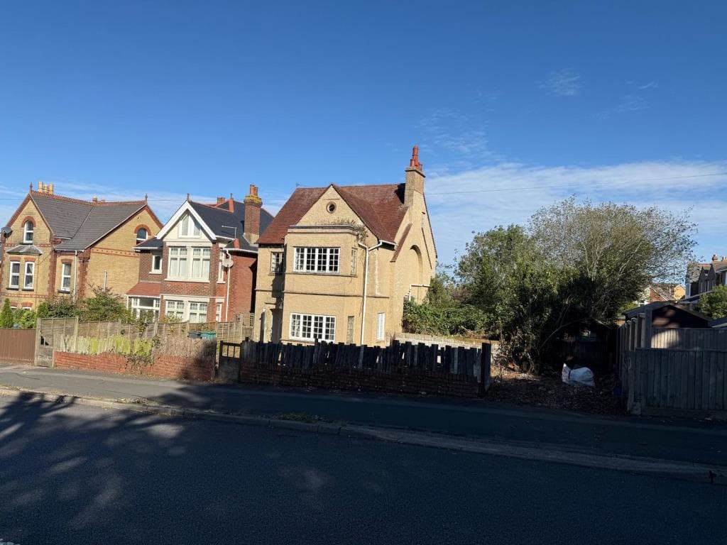 Four-Bedroom Detached House On Plot Of 0.37 Acres For Improvement Or Redevelopment