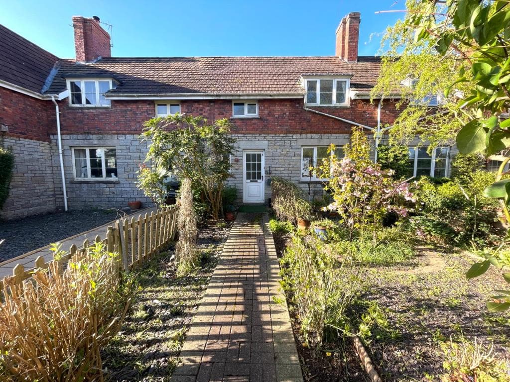 Mid-Terrace Character Cottage For Updating