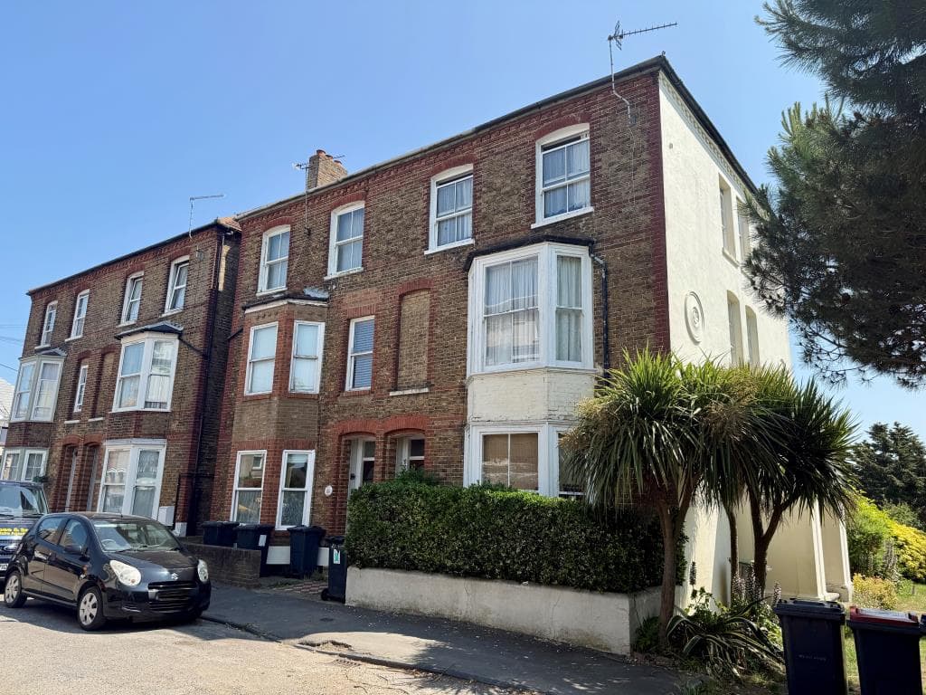 Freehold Investment Including Vacant Flat
