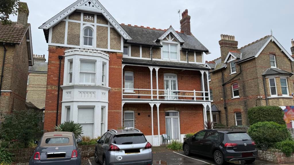 Two-Bedroom Ground Floor Flat With Parking, Garage And Use Of Garden