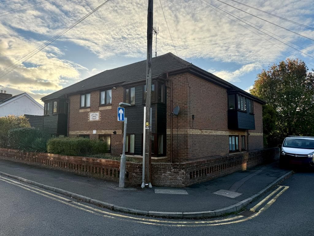 Well Presented First Floor Flat