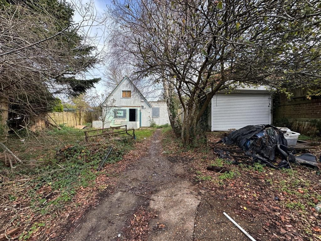 Three-Bedroom Detached House For Repair