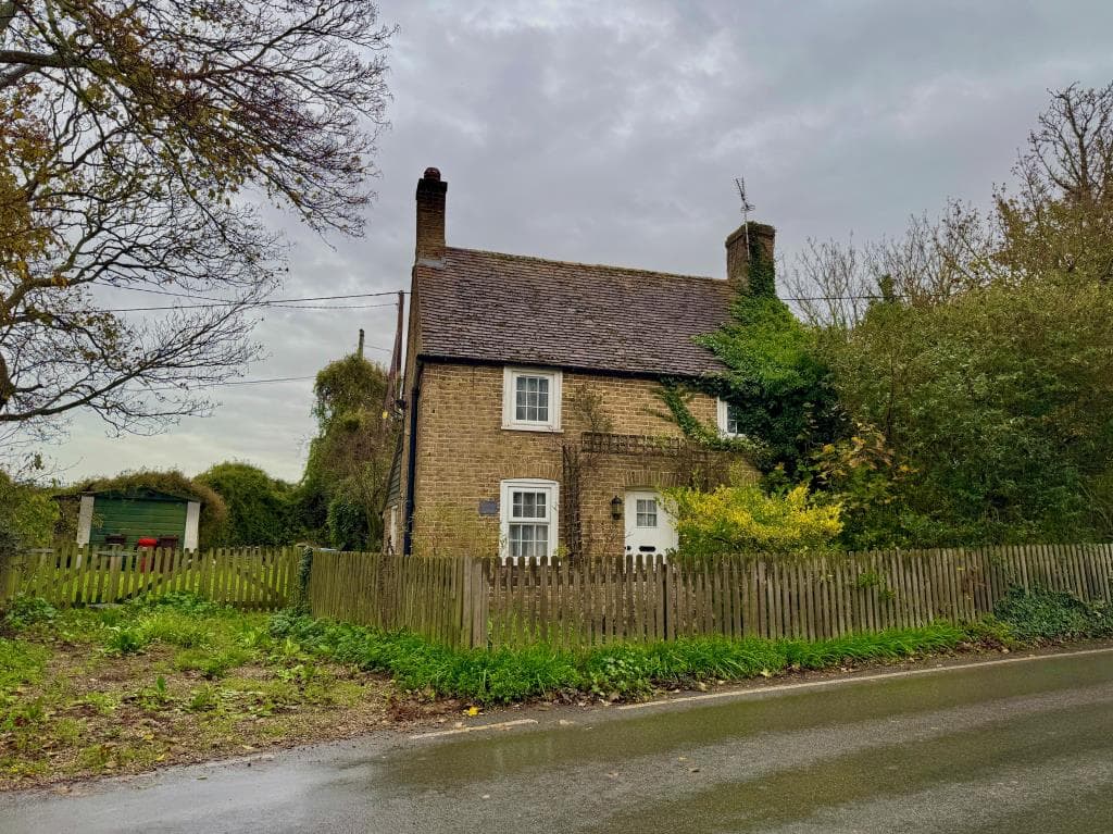 Attractive Cottage With Permission For Large Extension