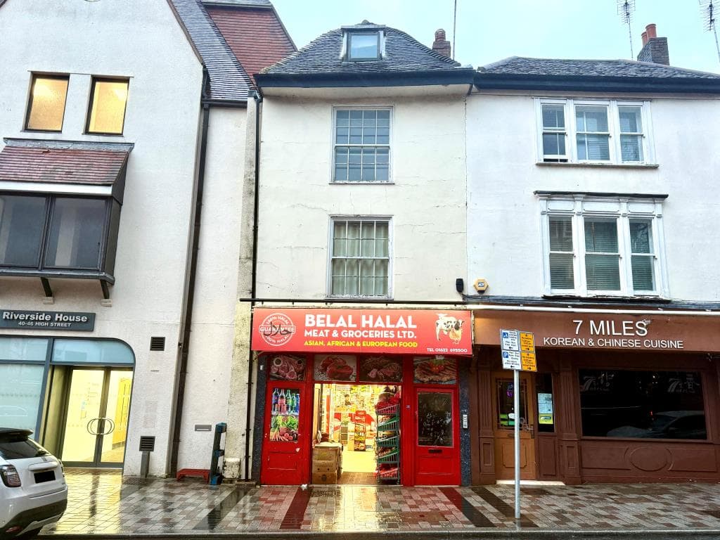 Town Centre Flat For Refurbishment