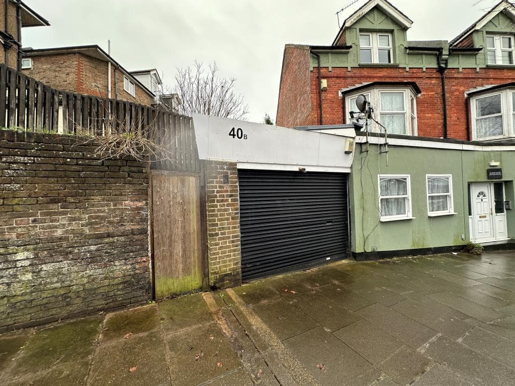 Commercial Unit With Potential