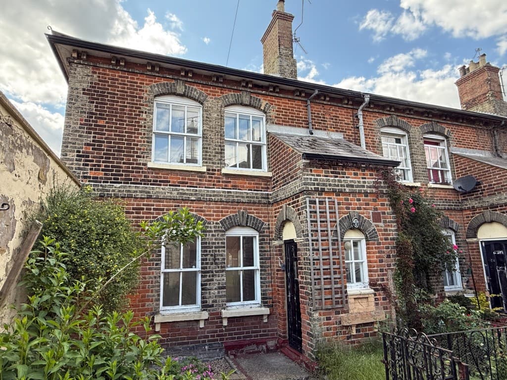 Three-Bedroom End-Terrace Cottage For Improvement