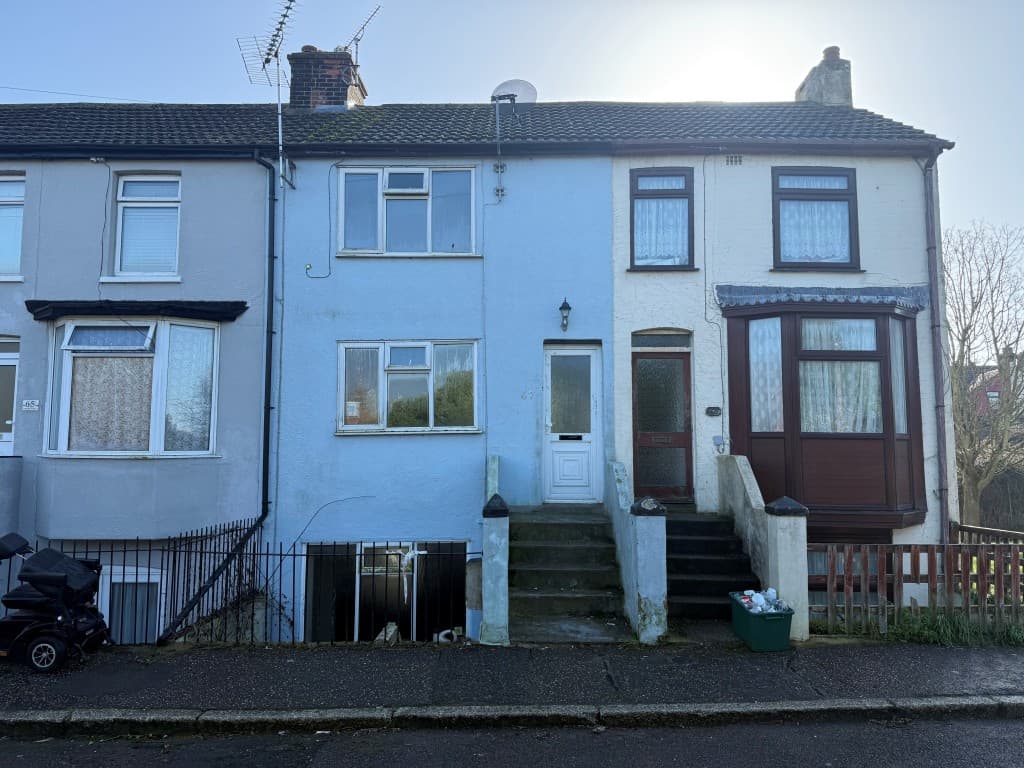 Three-Bedroom Terraced House For Refurbishment Located In A Cul-De-Sac