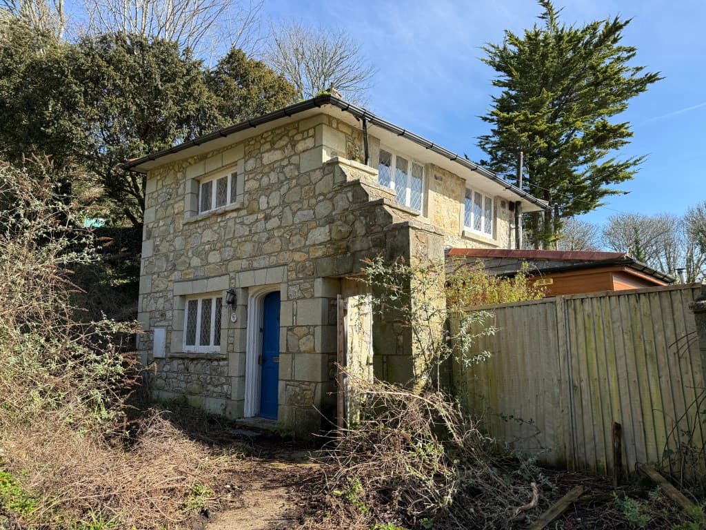 Structurally Damaged Detached Cottage For Improvement With Garage