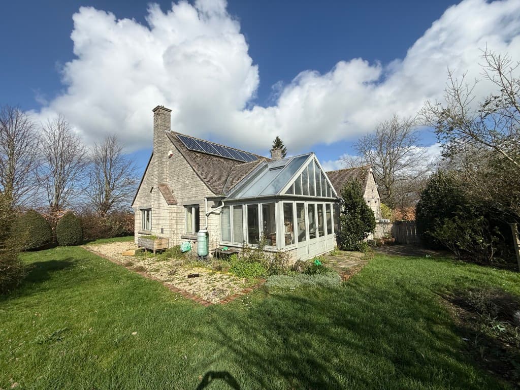 Bungalow For Repair And Refurbishment In Sought After Area