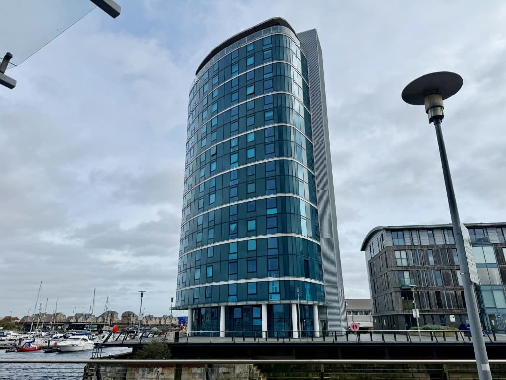 Well Presented Flat With Good Views