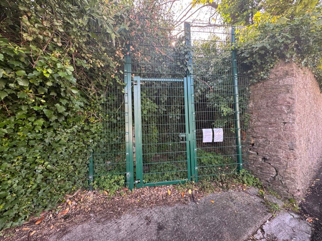 Freehold Land With Disused Ice House In Popular Location