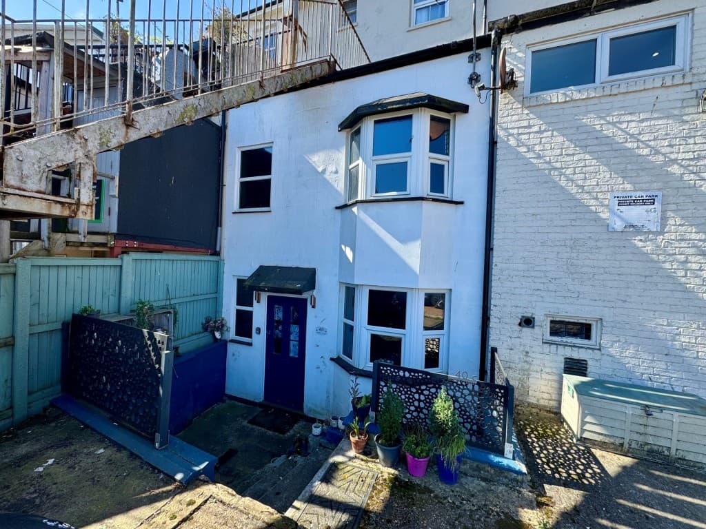 One-Bedroom Maisonette Close To Amenities