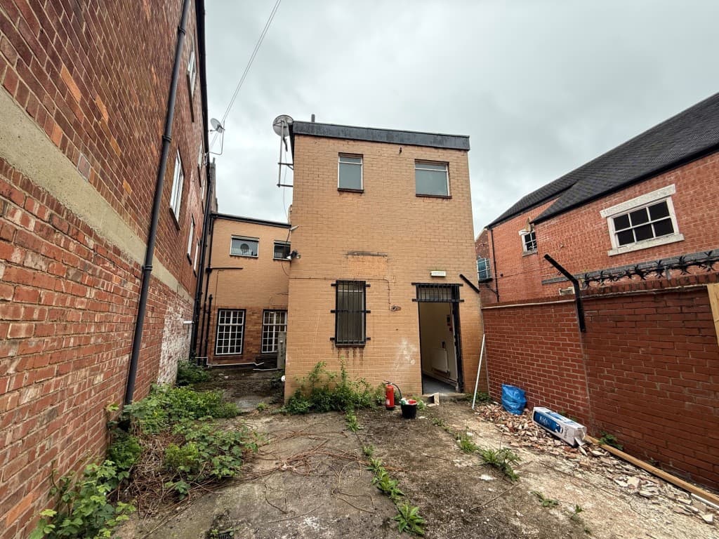 Vacant Town Centre Commercial Premises And Yard With Potential