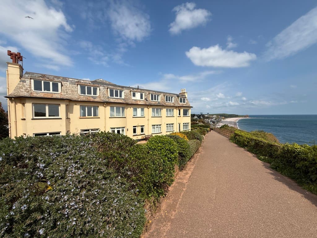 Top Floor Apartment With Stunning Sea Views