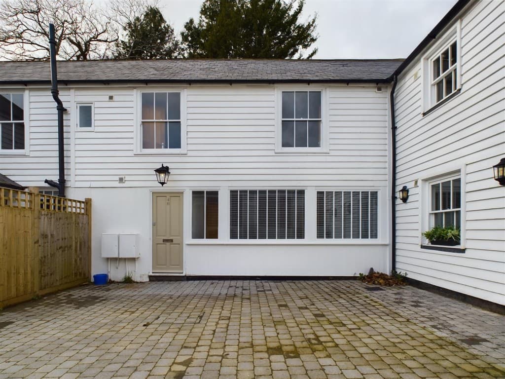 Well Presented Cottage For Investment