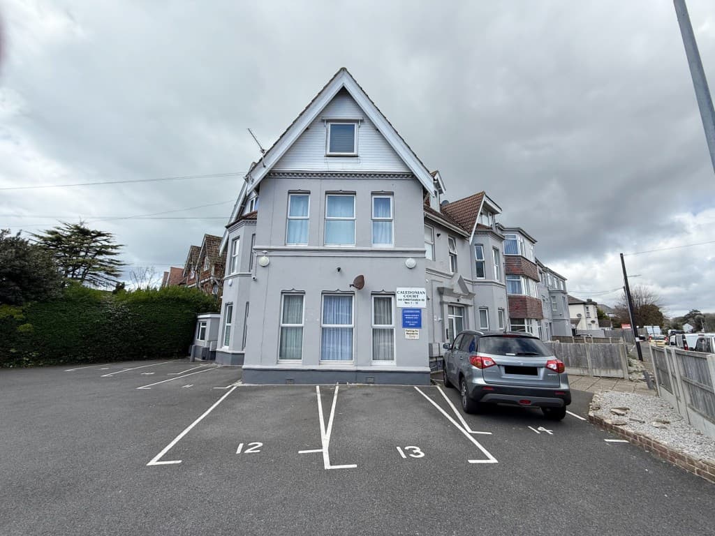 Town Centre Flat With Parking For Improvement