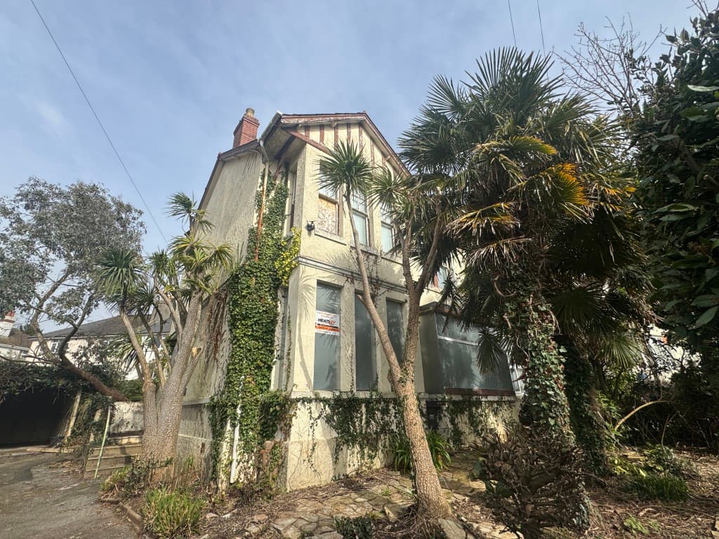Semi-Detached Victorian House For Improvement And Repair