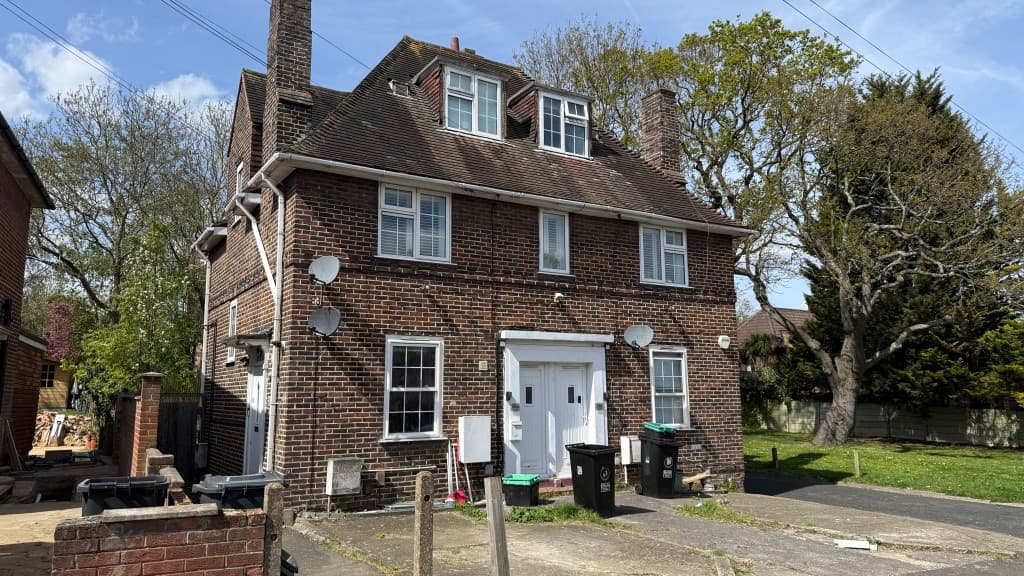 Building Comprising Two Ground Floor Flats & Reversionary Ground Rent From Upper Flat Sold On A Long Lease