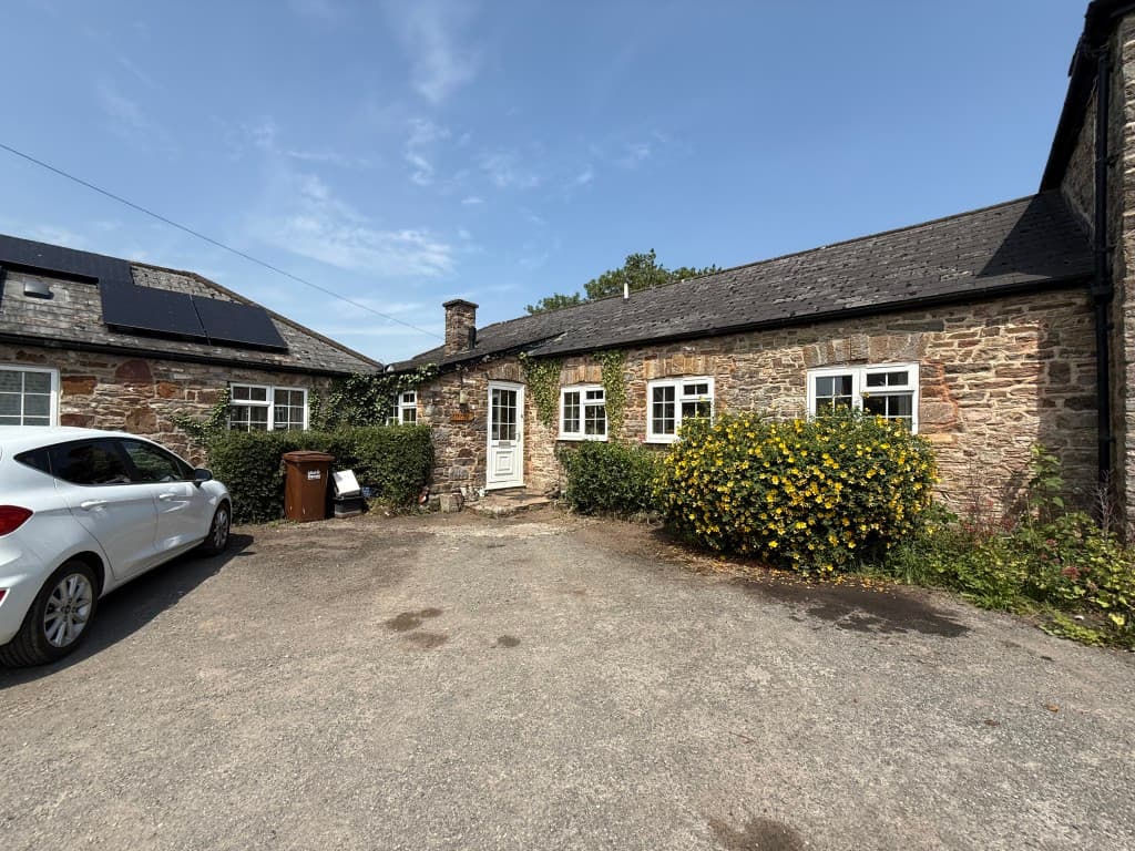Three-Bedroom Single-Storey Dwelling Situated Within Higher Grants Farm