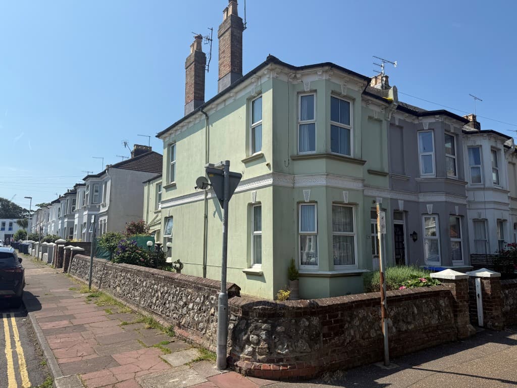 Freehold Part-Possession Property Close To Town Centre