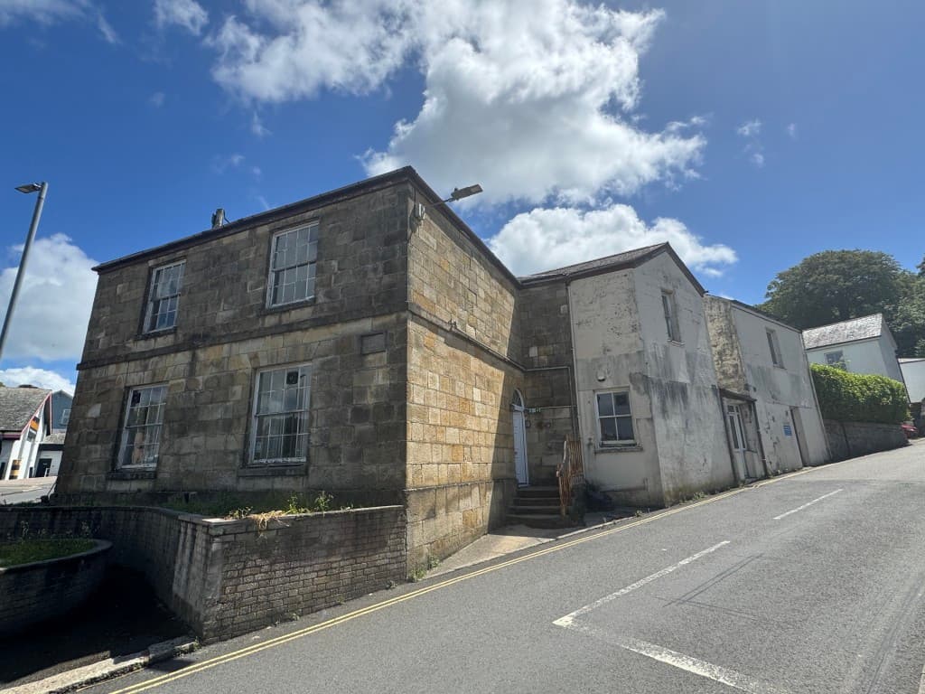 Versatile Property With Potential Close To Town Centre