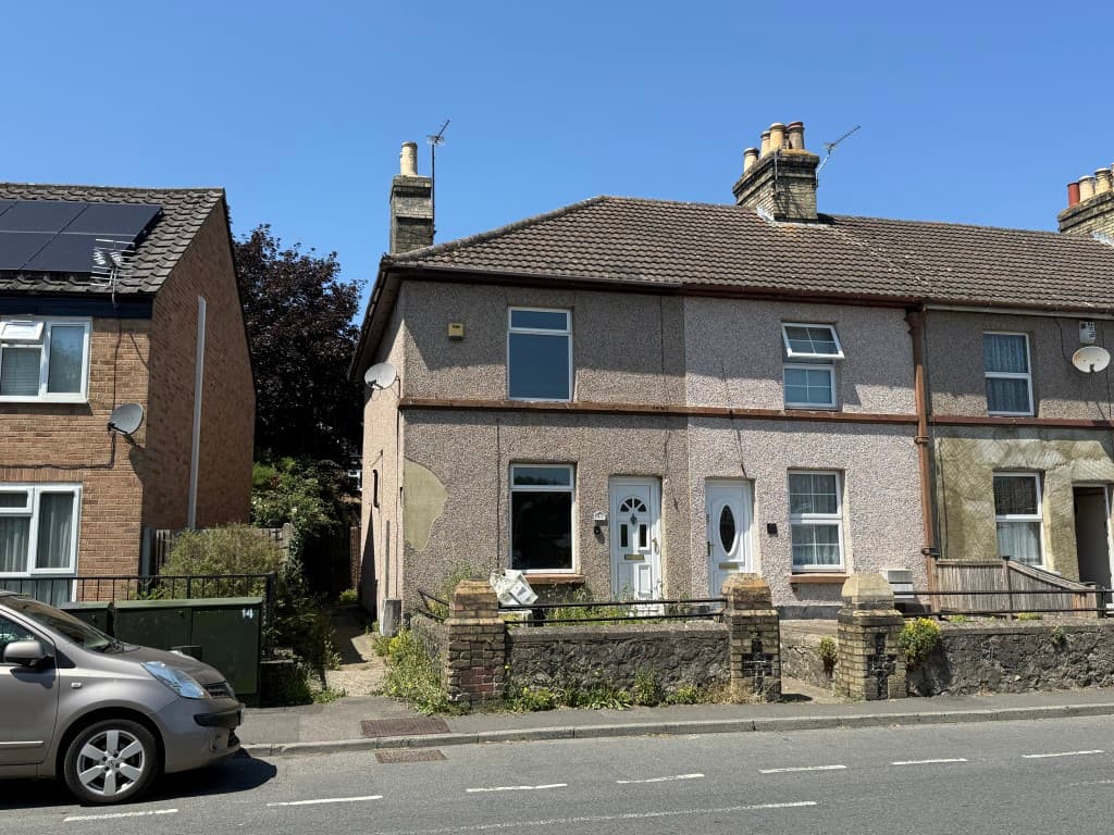 End-Terrace House In Need Of Improvement