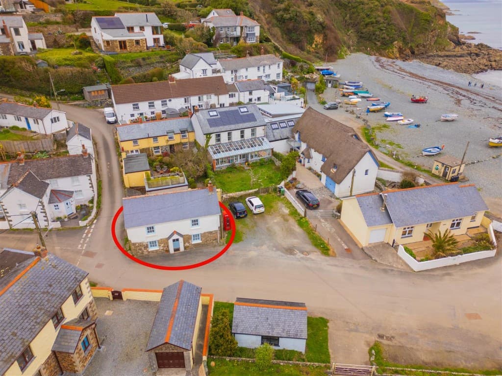 Detached Well Presented Three-Bedroom Beach House In Idyllic Location