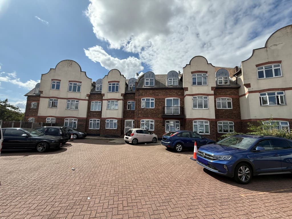 One-Bedroom Flat In Need Of Modernisation