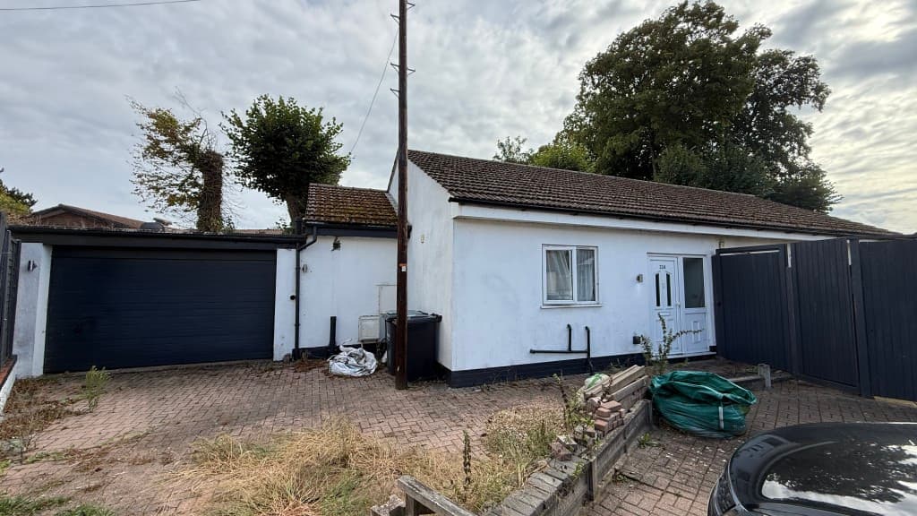 Detached Three-Bedroom Bungalow With Garage