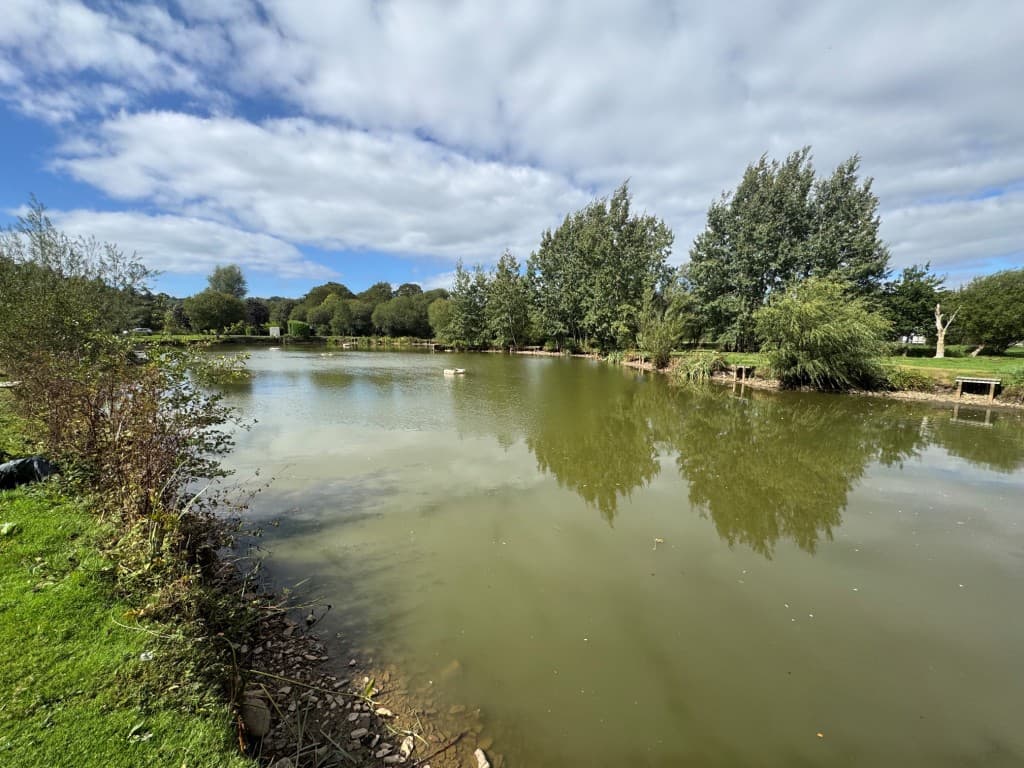 Freehold Ten Acre Site With Lakes And Lodges