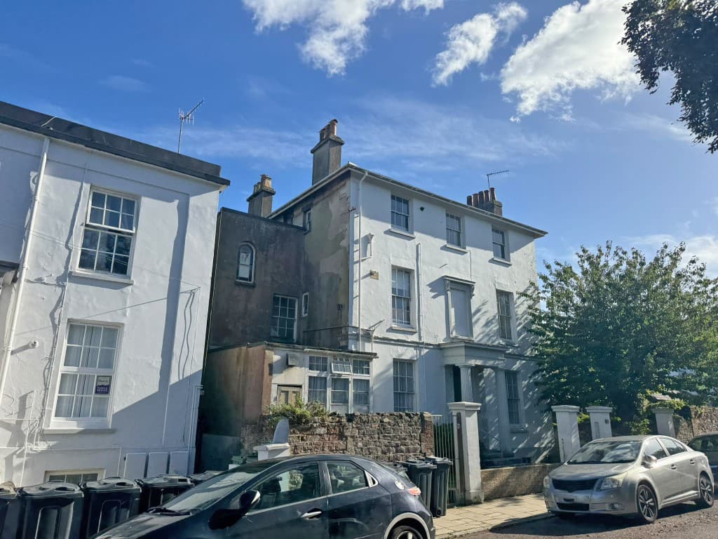 Freehold Building Arranged As Three Flats Plus Basement