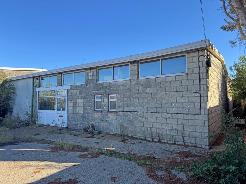 Freehold Vacant Two Storey Commercial Unit With Gated Yard
