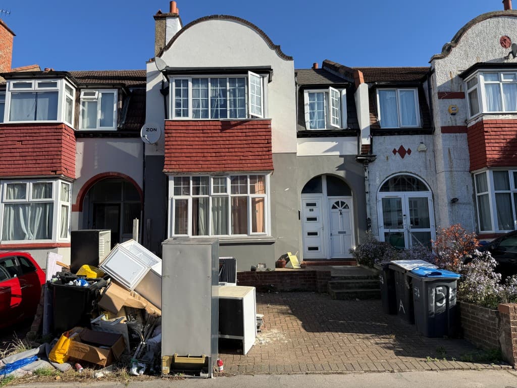 Ground Floor Flat In Central Location With Garden And Parking