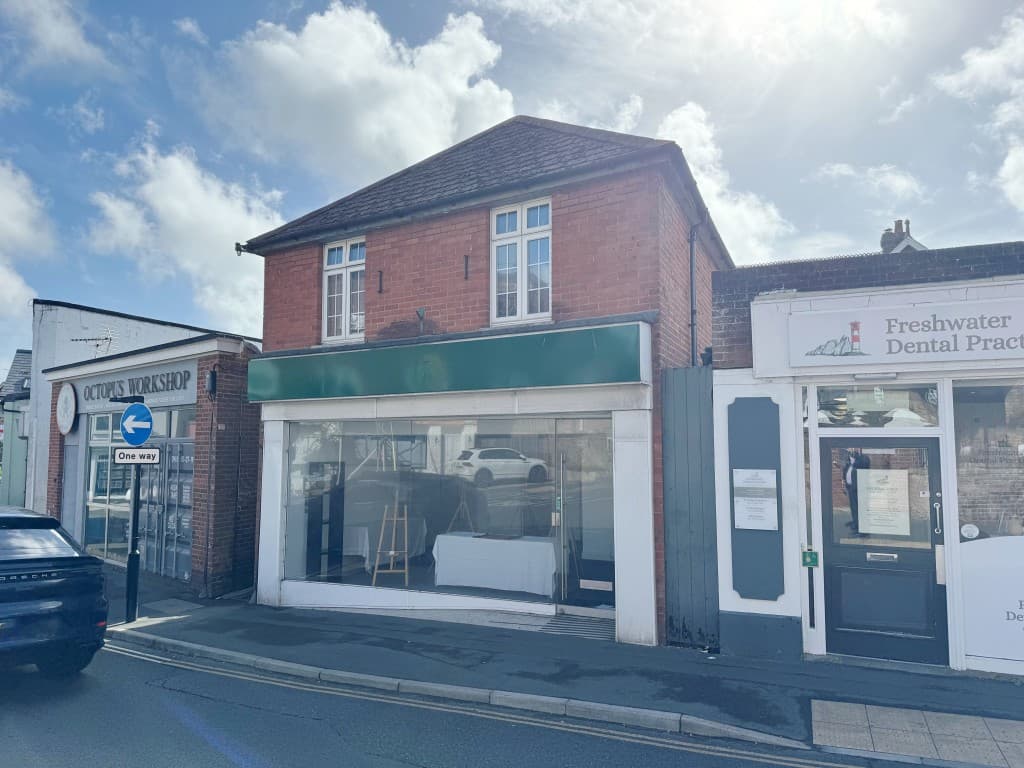 Freehold Town Centre Retail Unit For Investment Or Occupation
