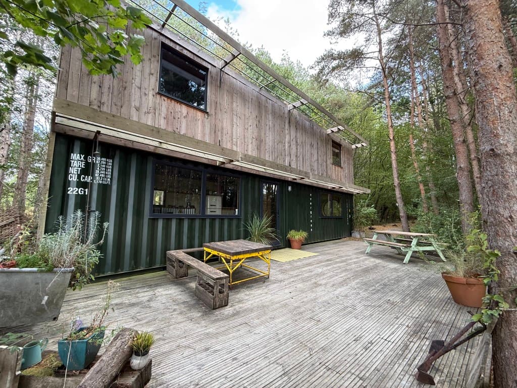 Unique Holiday Rental Set In Approximately One Acre Of Semi-Rural Woodland