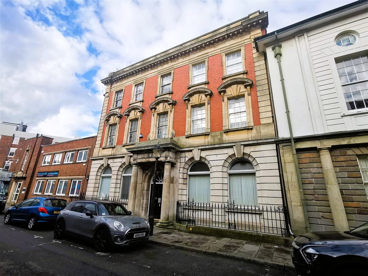 First Floor Studio Apartment in Pembroke Buildings