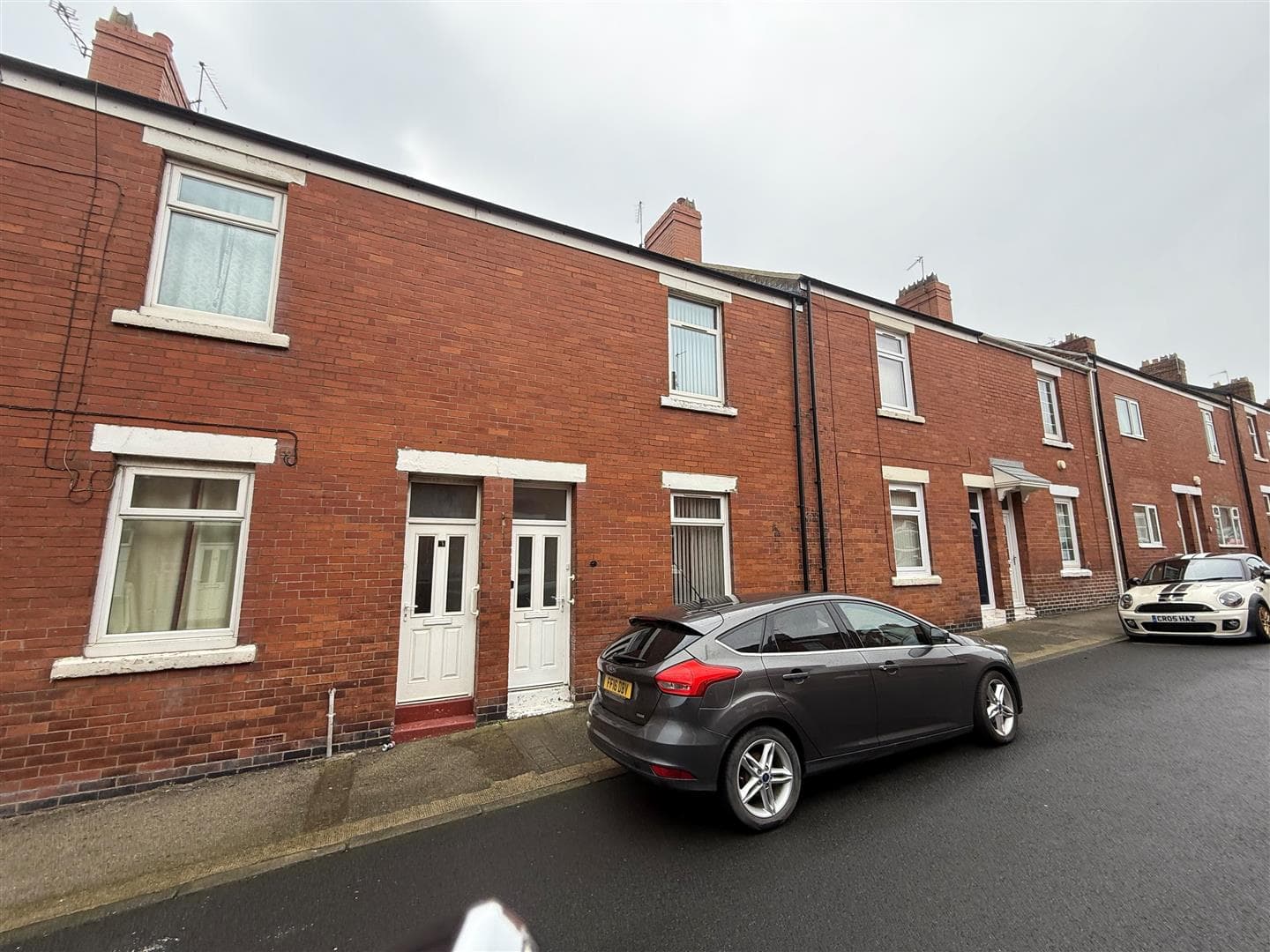 2 Bedroom House - Mid Terrace