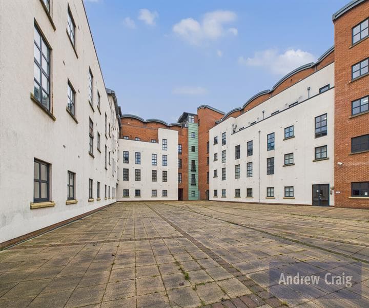 2 Bedroom Flat - Purpose Built