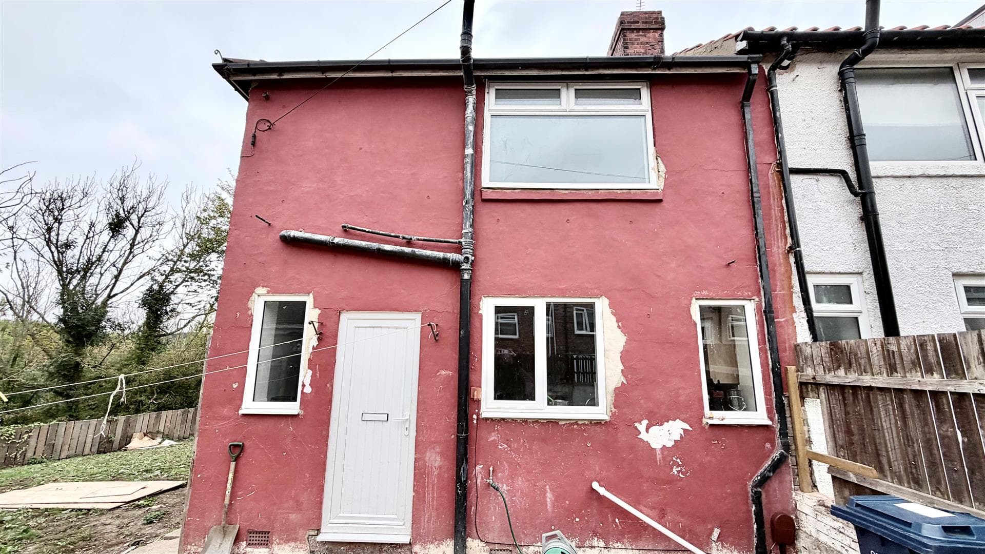 Two-Bedroom End-Terrace House with Large Garden
