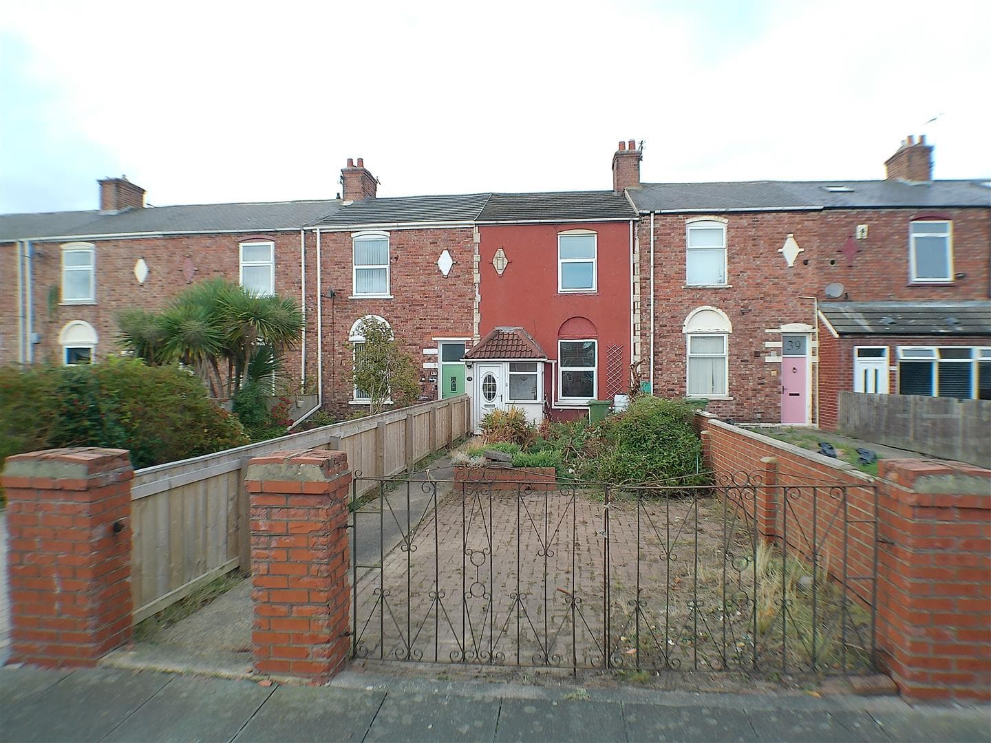 3 Bedroom House - Mid Terrace