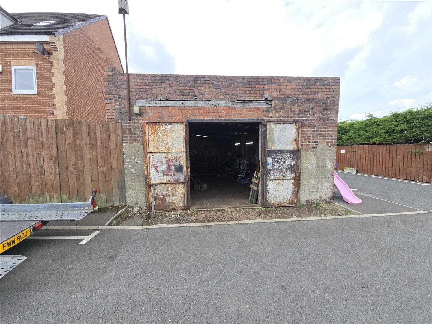 Garage in Central Ashington Location