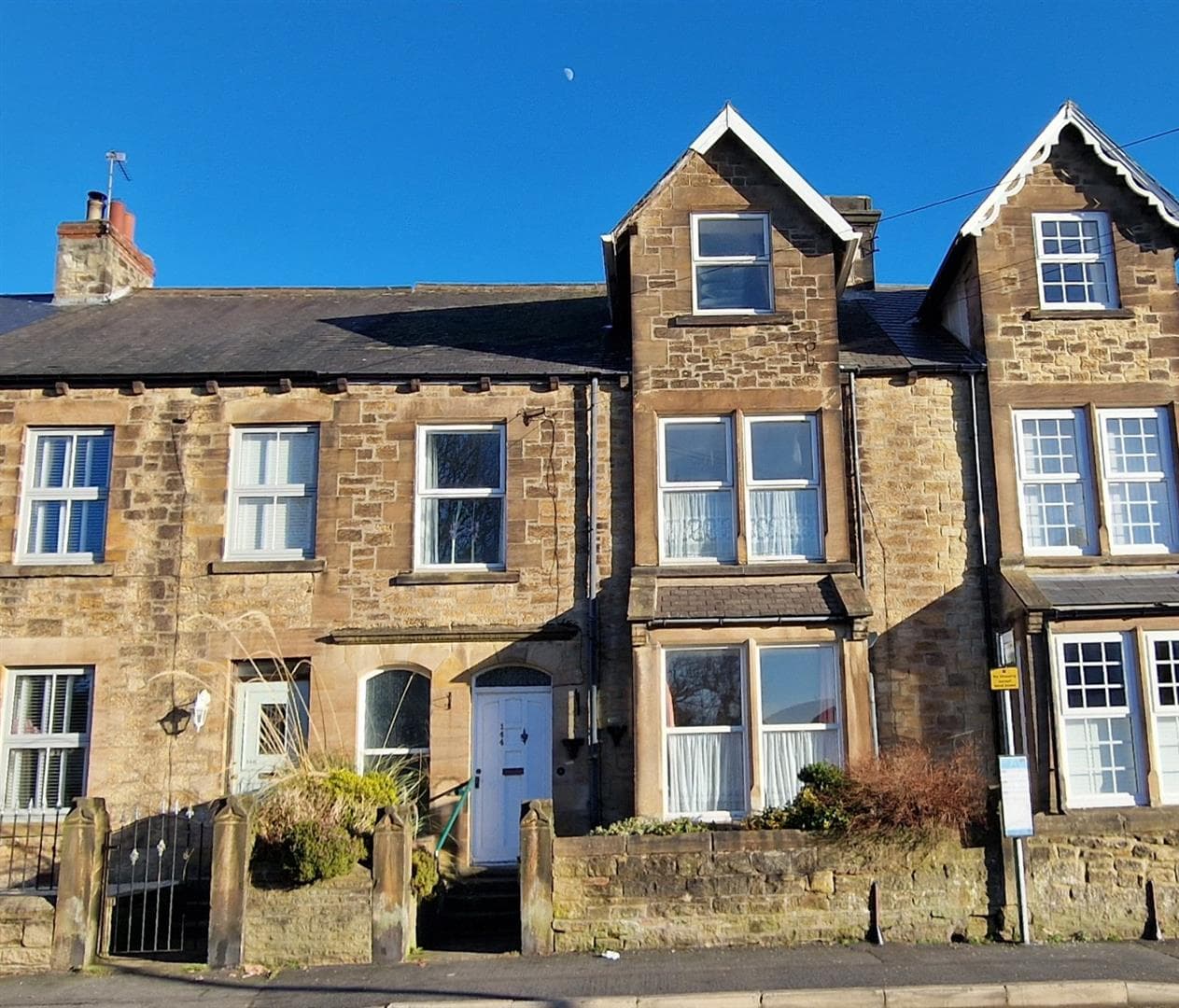 5 Bedroom House - Mid Terrace