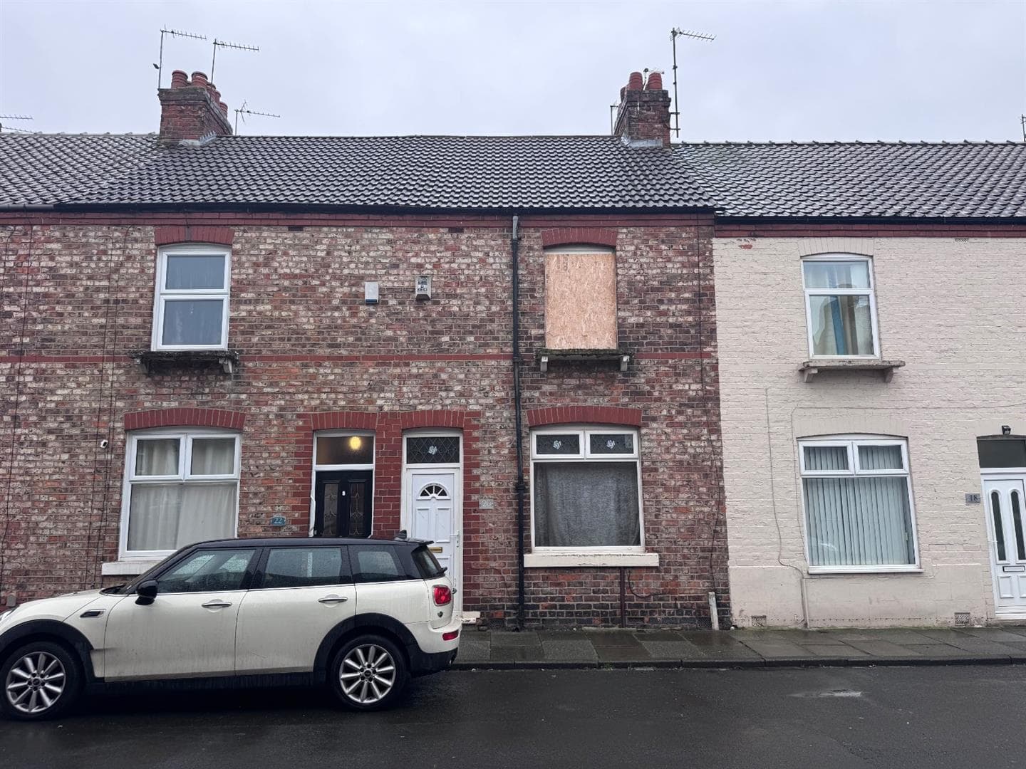 2 Bedroom House - Mid Terrace