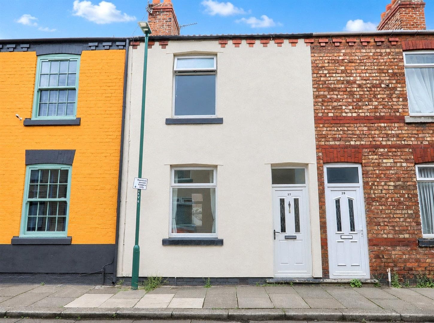 2 Bedroom House - Mid Terrace